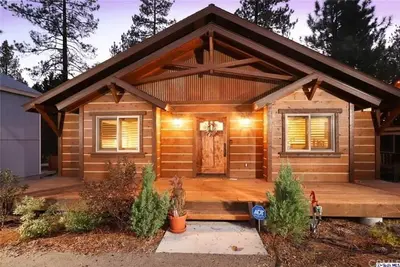 Image de New Cozy Cabin 5 Minutes Away from the Slopes/Lake/Downtown
