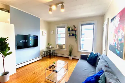 Image de Sun-Drenched Modern 2br, Just 1 stop from Nyc!