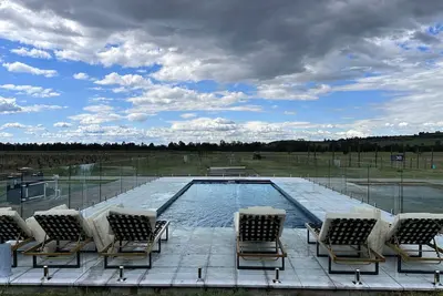 Image de Soldiers Cottage picturebook vineyard home in cute Hunter Valley village