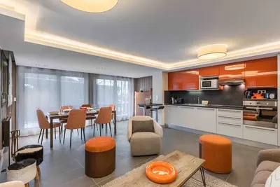 Image de Salers : Elegant 3 pièces rénové avec grand salon et salle à manger, centre Moriond, 4/6 personnes
