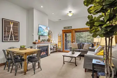 Image de 3 bedroom ski access condo at the Pines. Wonderful views/Ac for hot summer days