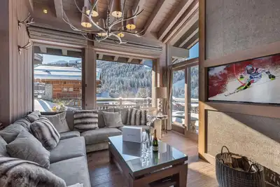 Image de Chalet de luxe avec jacuzzi et garage Ă Courchevel