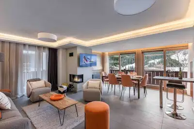 Image de Appartement 3 pièces en rénovation – Grand salon épuré à Courchevel Moriond, proche remontées mécaniques