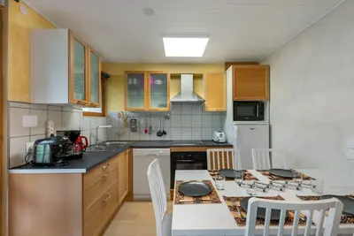 Image de Appartement moderne rénové avec accès direct aux pistes et balcon à Courchevel