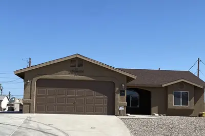 Image de Reduced price! Remodeled Home with awesome pool & boat parking. Pets allowed