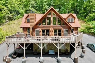 Image de #1 Prvt. Black-Mt. Lux Log Estate. / Hot Tub / Game Rm / Pets / 2 Fire Pl. 6/6. 5