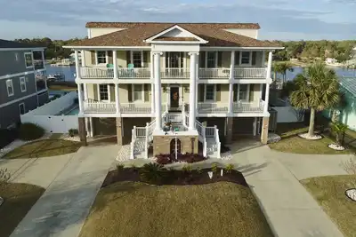Image de Holden Beach masterpiece loaded with 6 bedrooms, 6. 5 baths and stunning views