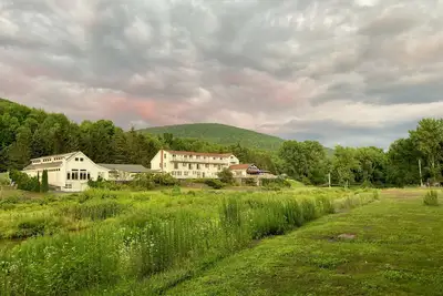 Image de Entire Catskills Hotel Resort Buyout! 18-29 beds and up to 55 guests!