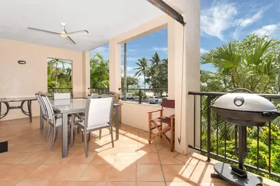 Image de Large Beachfront Apartment