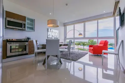 Image de Apartment Overlooking the Ocean. 2bdr Blue-214