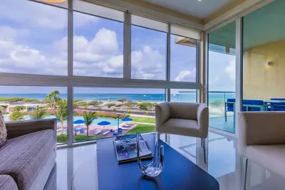 Image de One Happy Island living Oceanfront Condo