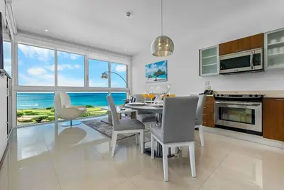 Image de Bright Colors combined with a Turquoise Ocean View