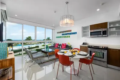 Image de Colorful and modern Ocean View Condo for 6.