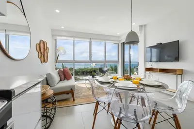 Image de A Boho Chic Oceanfront Condo for 6.