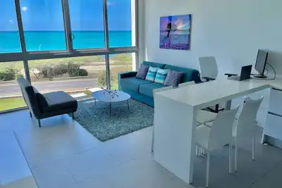 Image de Imagine yourself in this Tropical Ocean-view Condo