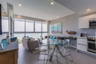 Image de SunSet Serenity by the Ocean 2bdrm Suite.