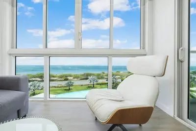 Image de Sunsets are this Oceanview condo's best accessory!