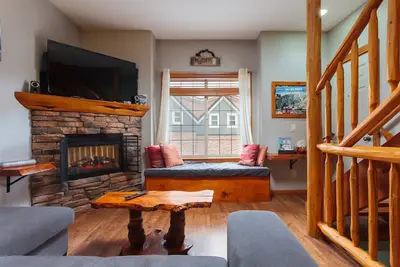 Image de BigWhite Ski In/Out Chalet w Private HotTub & Garage