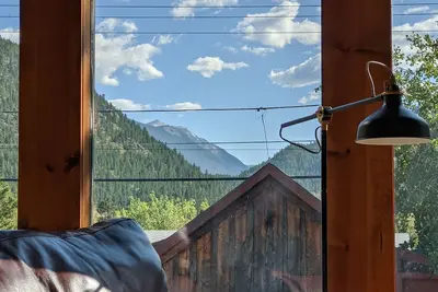 Image de Historic Mountain House close to skiing & outdoor adventures