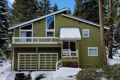 Image de Dog-friendly chalet w/ private hot tub & deck