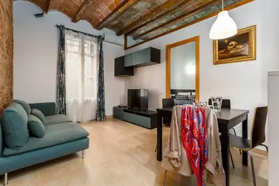 Image de L'appartement de 1 chambre est un joyau caché, niché dans le coin le plus bohème de Barcelone:Gràcia