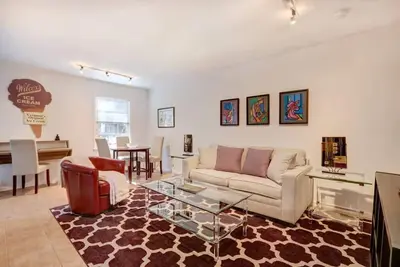 Image de Fresh Cozy Apartment on Jones Street- Free Parking