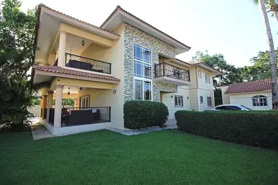 Image de Guest-friendly 8bd villa in central Sosua, with pool, cable Tv, fast internet!