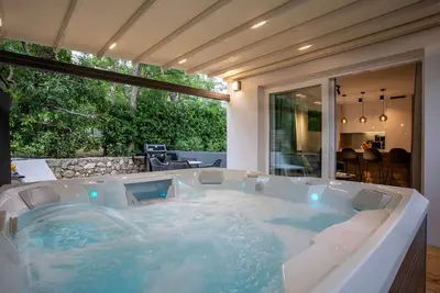 Image de Apartments Klemencic _ flat with a hot tub (A2+2)