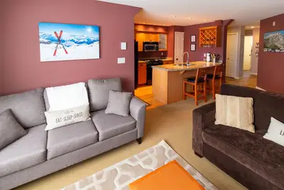 Image de The Glade Escape | Ski-in/out Village Location | Private Hot Tub | Gas Fireplace