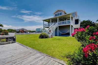 Image de Beautiful Holden Beach corner canal lot, Icw views, short walk to the beach Pool