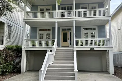 Image de Near The Popular Cabana Club and Beach Access with fishing dock and Golf Cart