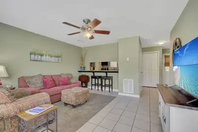 Image de Lake Front Condo with Boat Slip / Unit 9 / Close to Bathhouse Row and Oaklawn!