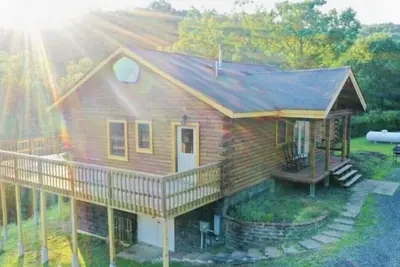 Image de Hilltop 10 acre Cabin Retreat Getaway - WiFi!