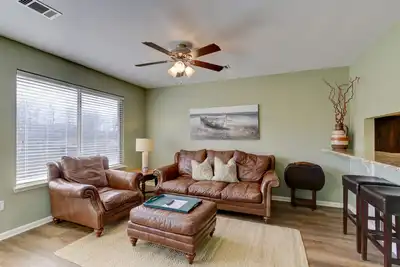 Image de Lake Front Condo, With Boat Slip / Unit 10 / Close to Bathhouse Row and Oaklawn!