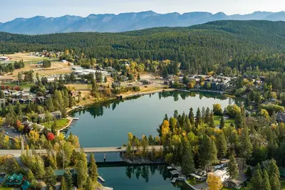 Relax at Rivers End Cabin on Flathead Lake, Walking Distance To Bigfork