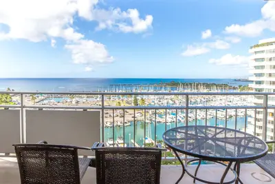 Image de Luxury Ocean Marina View Studio World Famous Ilikai No Resort Fees! Free Wifi