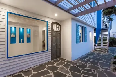 Image de Mediterranean home sleeping 10, magical views with tennis court