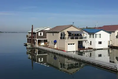 Image de Marina Life --- sun, boating, swimming, kayaking, barbecue --- bring your boat