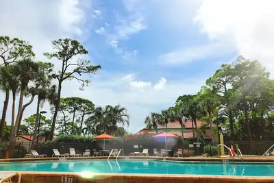 Modern, Spacious Villa close to the Beach! FreeWiFi