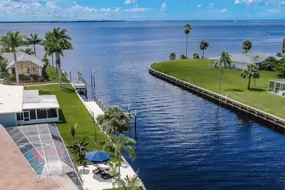 Image de Heated Pool Waterfront Gulf Access 4br 3. 5ba Luxury Florida Home Near Beach 🐬\n