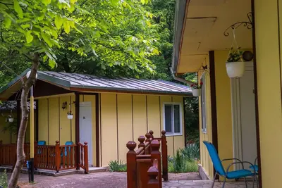 Image de Joli bungalow pour 2 ou 3 personnes dans un joli quartier du village de Kamena.