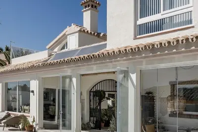 Image de Top Modern Villa with beautiful Sea Views steps from the beach.
