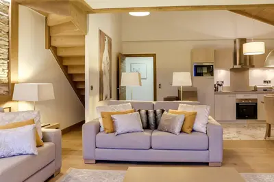 Image de Luxueux Duplex à Courchevel Village, Proche Pistes et Commerces, avec Parking et Accès Fitness