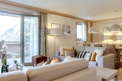 Image de Appartement contemporain avec 3 chambres en suite, au cœur de Courchevel, proche des pistes
