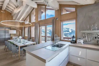 Image de Chalet de luxe avec jacuzzi, hammam et salle de cinéma à Courchevel