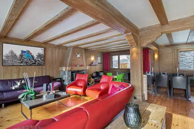 Image de Chalet familial traditionnel avec sauna proche des pistes et commerces, parking, animaux admis
