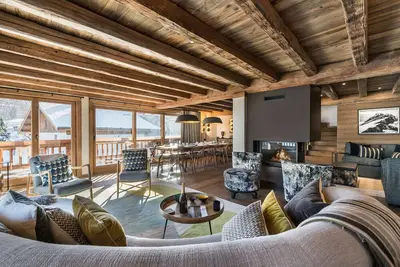 Image de Chalet moderne avec jacuzzi et 5 chambres, proche télécabine et ski-bus, Méribel Le Raffort