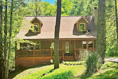 Image de Pool Table ✰Hot Tub ✰Whirlpool Bath ✰Seasonal Swimming ✰3 bdrm/3 bath
