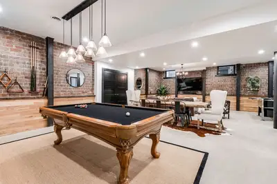Image de Hip and Modern 2 Bedroom Lower Level Apartment