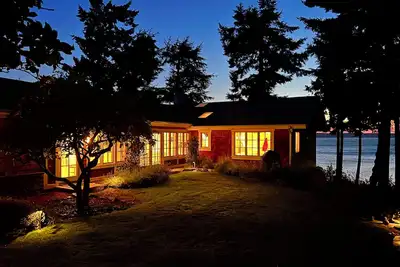 Image de Magnificent up-close Waterfront \"SunBright Le Reve\" Premier westside Orcas